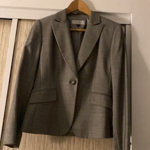 Gray women’s two piece size 6 petite jacket/ trousers
